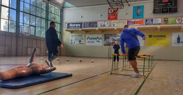 Wspólne zmagania na hali sportowej