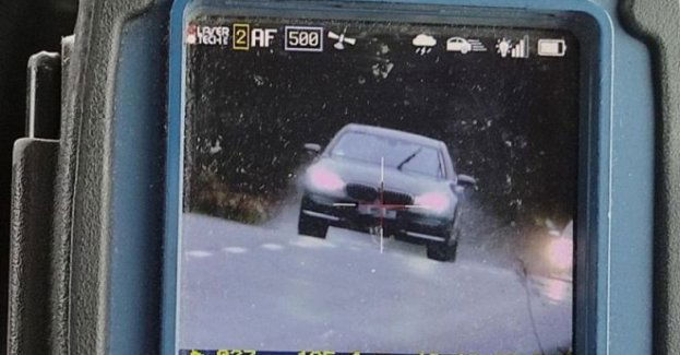 Bez uprawnień jechał 105 km/h w terenie zabudowanym i nie było to jego pierwsze przekroczenie prędkości!