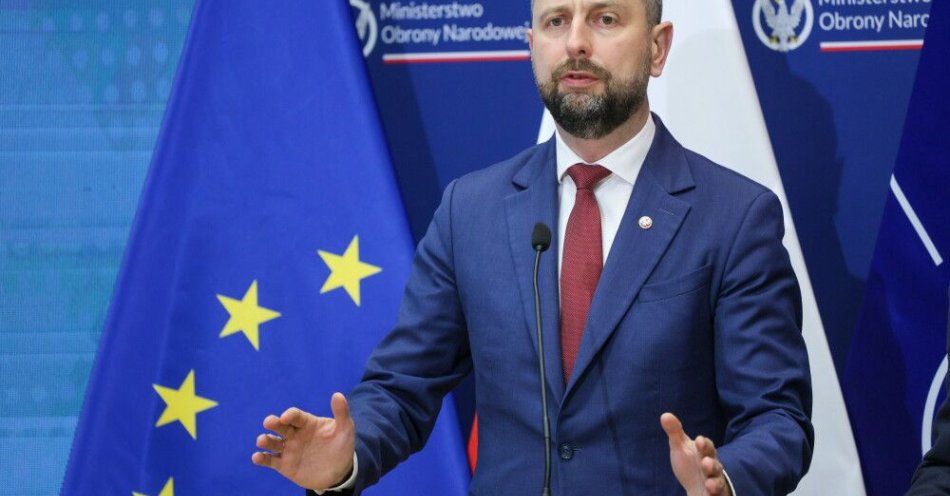 zdjęcie: Szef MON: budujemy wielowarstwową obronę powietrzną Polski / Warszawa, 06.11.2025. Wicepremier, szef MON Władysław Kosiniak-Kamysz na konferencji prasowej w siedzibie Sztabu Generalnego WP w Warszawie, 6 bm. Temat spotkania: inauguracja programu powszechnych, dobrowolnych szkoleń obronnych ph.