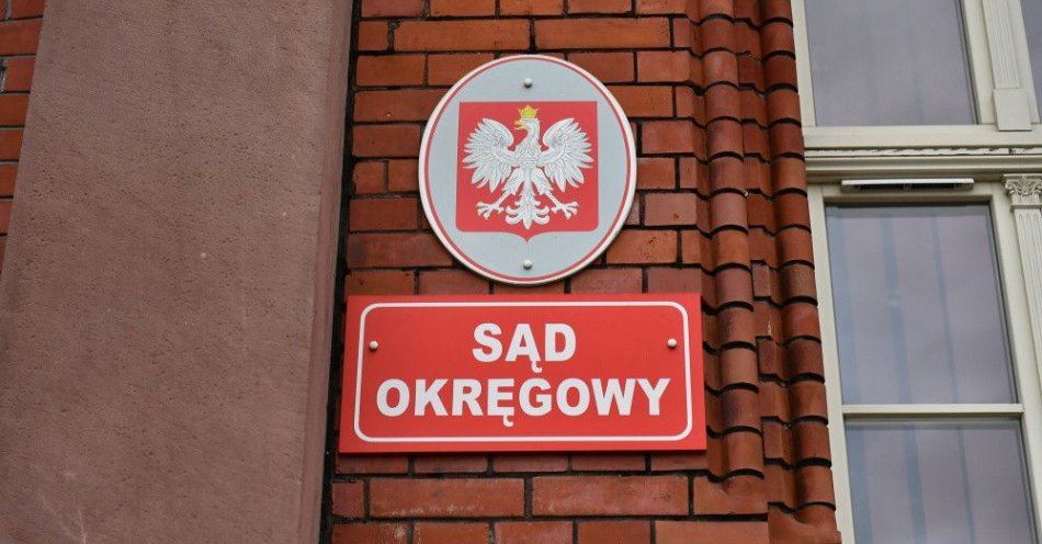 zdjęcie: Dolnośląskie: 45-latek skazany na 25 lat więzienia za przestępstwa seksualne wobec dzieci / Świdnica, 28.06.2023. Siedziba Sądu Okręgowego w Świdnicy, 28 bm. Rozpoczął się proces pary oskarżonej o czyny pedofilskie. (sko) PAP/Maciej Kulczyński *** UWAGA!!! ZAKAZ PUBLIKACJI WIZERUNKU I DANYCH OSOBOWYCH OSKARŻONYCH! ***