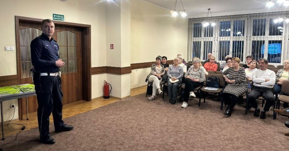 zdjęcie: Debata o bezpieczeństwie seniorów w Bibliotece Publicznej w Obornikach / fot. KPP Oborniki