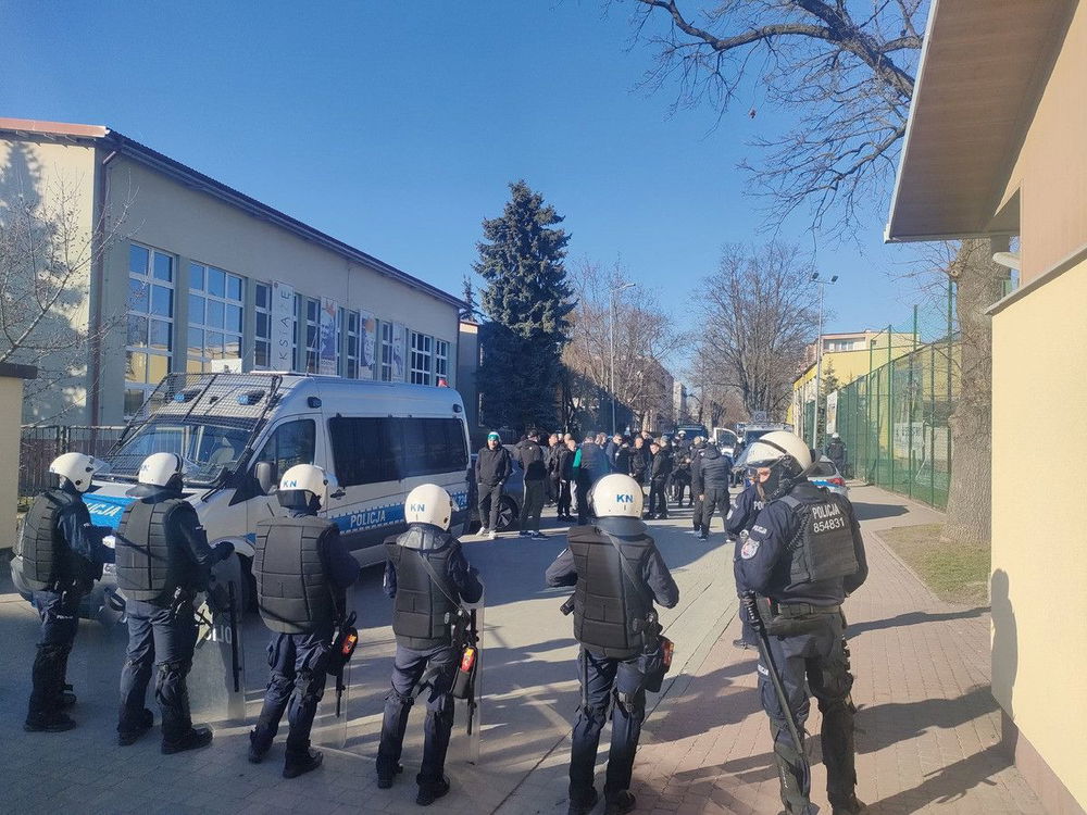 zdjęcie: Spokojny weekend na stadionach Tarnobrzega: zero incydentów / fot. KMP w Tarnobrzegu