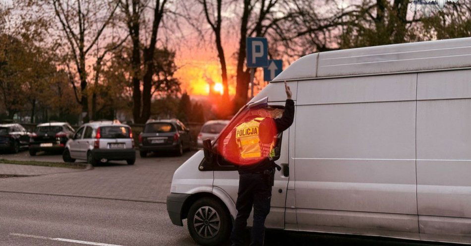 zdjęcie: Mysłowice: policja dba o bezpieczeństwo przy cmentarzach / fot. KMP w Mysłowicach