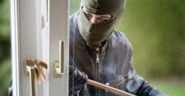 Zamykaj na klucz drzwi mieszkania i domu!