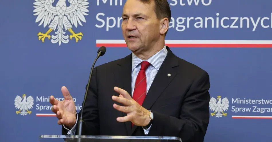 zdjęcie: Szef MSZ: Polska jest dumna z tego, że jako pierwszy kraj na świecie uznała niepodległość Ukrainy / Warszawa, 23.07.2026. Wicepremier, minister spraw zagranicznych RP Radosław Sikorski na konferencji prasowej po spotkaniu z minister spraw zagranicznych i ekspatriantów Palestyny Varsen Aghabekian Shahin w siedzibie MSZ w Warszawie, 23 bm. (amb) PAP/Albert Zawada