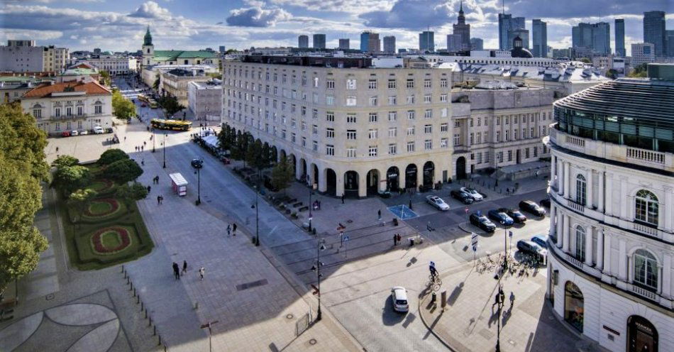 zdjęcie: Ostatni jesienny spacer deptakiem na Krakowskim Przedmieściu / fot. nadesłane