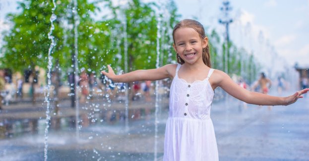 Mgiełki zraszające w centrum miasta - na ochłodę w upały