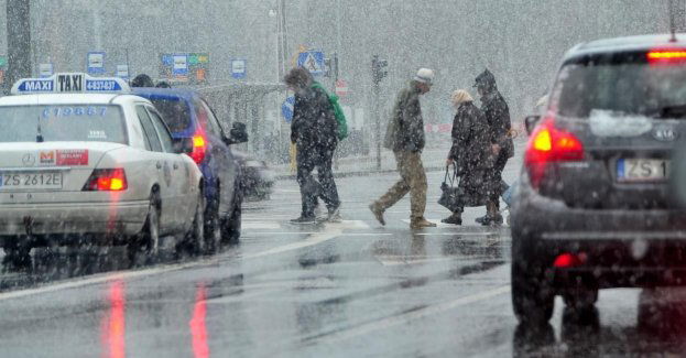 W warunkach zimowych opony letnie mogą wydłużyć drogę hamowania nawet o 30 proc.