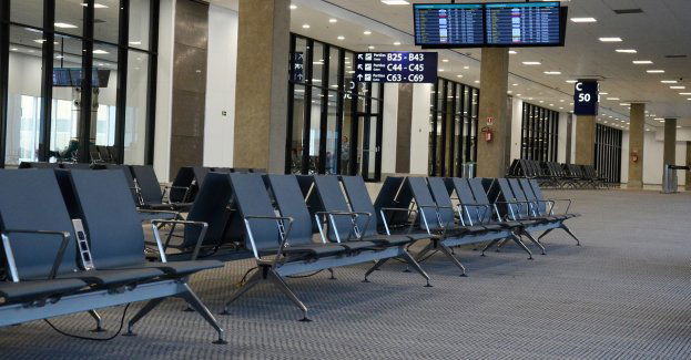 Pijany 33-latek zniszczył wyposażenie w budynku na lotnisku.