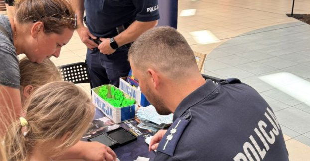 Policjanci z Wejherowa i Rumi wzięli udział w akcji „Witajcie Wakacje”
