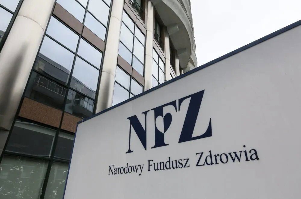 zdjęcie: NFZ: 36 szpitali złożyło wnioski o likwidację oddziału i wypłatę 50 proc. ryczałtu / Warszawa, 22.03.2013. Centrala Narodowego Funduszu Zdrowia w Warszawie, 22 bm. Zapowiedziana przez ministra zdrowia reforma NFZ zawiera ona pięć zasadniczych elementów. Pierwszym jest likwidacja centrali NFZ i zastąpienie jej urzędem, który będzie nadzorował funkcjonowanie regionalnych oddziałów NFZ. (obm) PAP/Paweł Supernak
