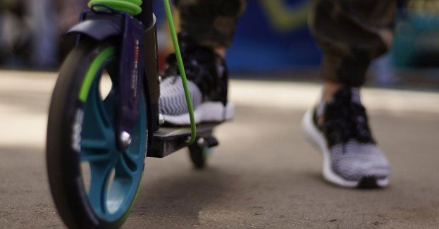 Dzielnicowi zatrzymali pijanego na hulajnodze