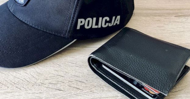 Znaleziony portfel, przyniesiony na komisariat szybko wrócił do rąk nieświadomego właściciela.