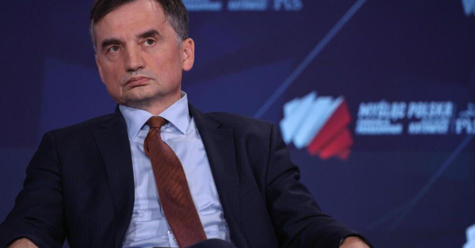 zdjęcie: Ekspert: kluczowa informacja, jaki dokładnie status został przyznany Zbigniewowi Ziobrze / Katowice, 25.10.2025. Poseł PiS Zbigniew Ziobro uczestniczy w Międzynarodowym Centrum Kongresowym w Katowicach, 25 bm. w debacie