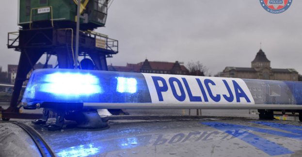 Policjanci pojechali na interwencję do leżącego na chodniku mężczyzny. Skończyło się zatrzymaniem