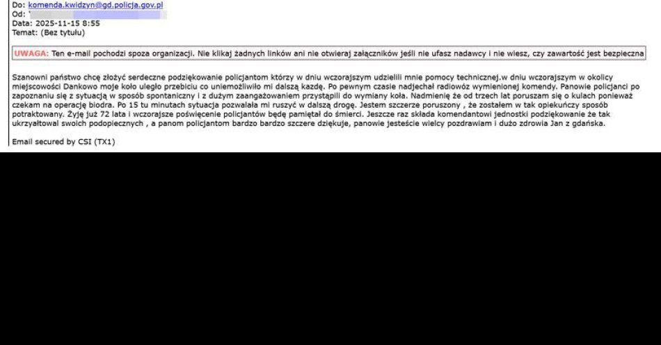 zdjęcie: Policjanci pomogli 72 letniemu kierowcy i wymienili mu koło / fot. KPP w Kwidzynie