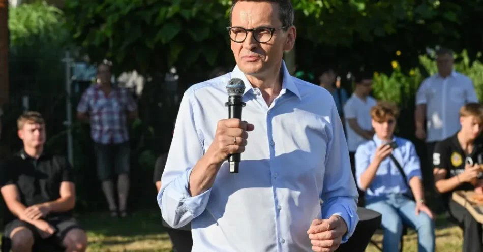 zdjęcie: Morawiecki: nadzieje Jagodna zostały całkowicie pogrzebane / Wrocław, 07.08.2026. Przewodniczący KP Rozwój Plus Mateusz Morawiecki podczas spotkania z mieszkańcami na osiedlu Jagodno we Wrocławiu, 7 bm. (jm) PAP/Maciej Kulczyński