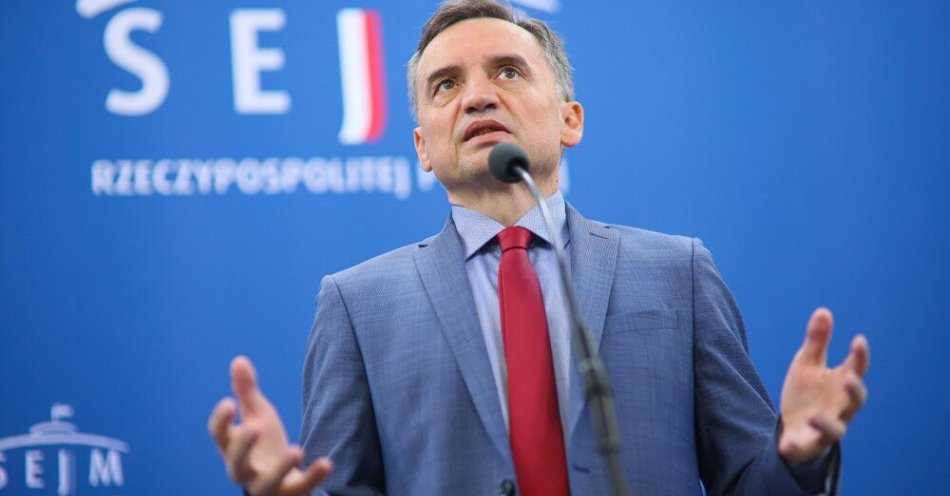 zdjęcie: Ziobro: wniosek o uchylenie mi immunitetu jest prawnie nieskuteczny / Warszawa, 01.10.2025. Poseł PiS Zbigniew Ziobro podczas konferencji prasowej w Sejmie w Warszawie, 1 bm. (ad) PAP/Leszek Szymański