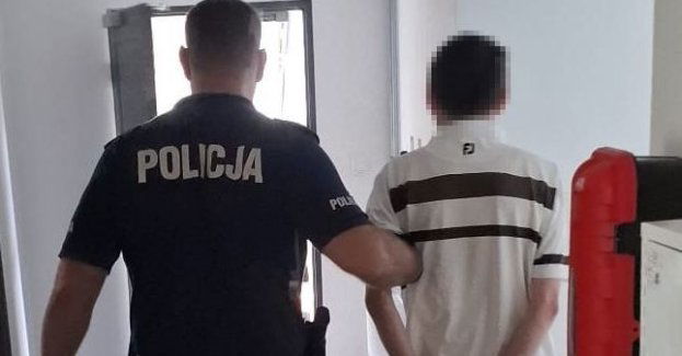 Groził przedmiotem przypominającym broń, został zatrzymany i usłyszał zarzut.