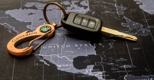 Kurier ścigany przez strażników granicznych zostawił w aucie migrantów i uciekł