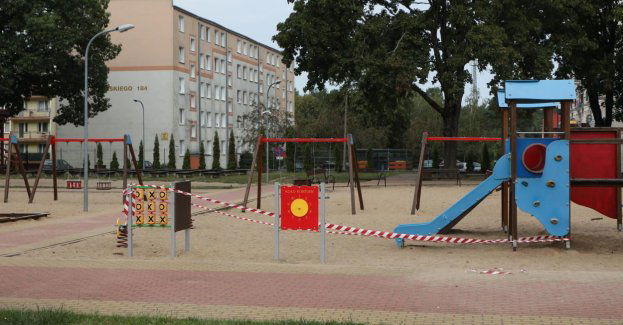 Co najmniej kilka pocisków trafiło w cywilne budynki - bloki, sklep