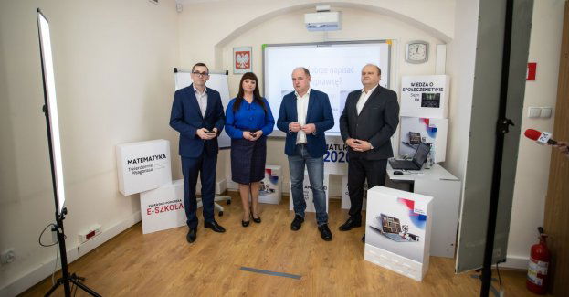 Wczoraj ruszyła nasza e-szkoła plan lekcji - od dziś każdego dnia maturzyści i klasa VIII