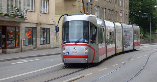 Mężczyzna zapłaci 5 tys. zł. mandatu za jazdę na dachu tramwaju