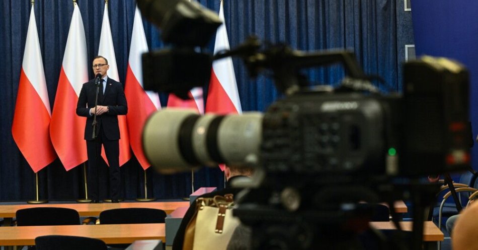 zdjęcie: Leśkiewicz: rząd nie zbudował mniejszości blokującej ws. Mercosur, a winą obarcza prezydenta / Warszawa, 09.01.2026. Rzecznik prezydenta RP Rafał Leśkiewicz na briefingu prasowym w Pałacu Prezydenckim w Warszawie, 9 bm. Rafał Leśkiewicz podsumował poświęcone kwestiom bezpieczeństwa spotkanie prezydenta Karola Nawrockiego z premierem Donaldem Tuskiem. (amb) PAP/Radek Pietruszka ***Do tego materiału zdjęciowego dostępna jest również depesza w systemie CSI, pt.: Leśkiewicz: prezydent i premier w kwestiach dotyczących bezpieczeństwa mają takie samo zdanie i potwierdzili je podczas piątkowego