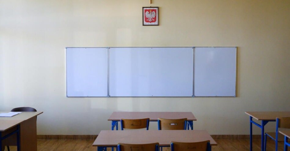zdjęcie: MEN chce, by małe szkoły służyły też lokalnej społeczności; to odpowiedź na zmiany demograficzne / fot. PAP