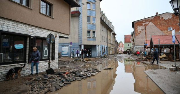 Na zalanym terenie należy pić tylko wodę butelkowaną
