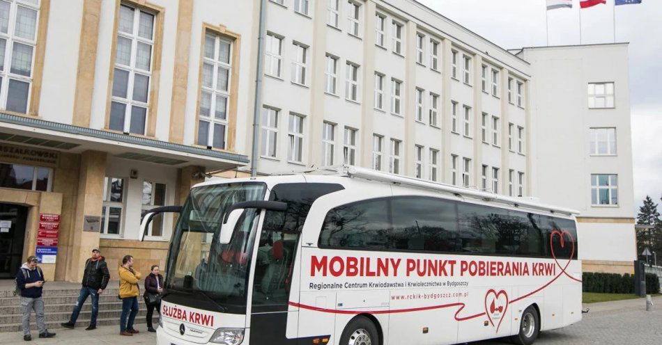 zdjęcie: Twoja krew ratuje życie. Ambulans zaparkuje w Toruniu / Fot. Andrzej Goiński/UMWKP