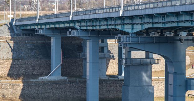 18-latka spadła z wysokości 4,5 m z wiaduktu kolejowego