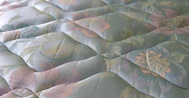 Mężczyzna chciał sprzedać przez internet materac. Stracił ponad 27 tys. zł