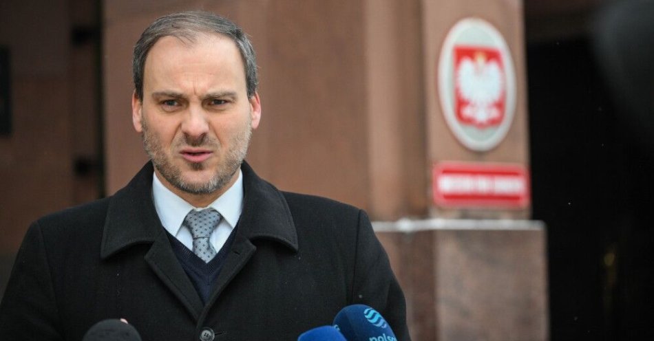zdjęcie: MSZ przekazało KPRP odpowiedź na prośbę o opinię ws. zaproszenia prezydenta do Rady Pokoju / Warszawa, 03.01.2026. Rzecznik prasowy MSZ Maciej Wewiór podczas briefingu prasowego przed siedzibą Ministerstwa Spraw Zagranicznych w Warszawie, 3 bm. Temat spotkania: Atak na Wenezuelę. (amb) PAP/Radek Pietruszka