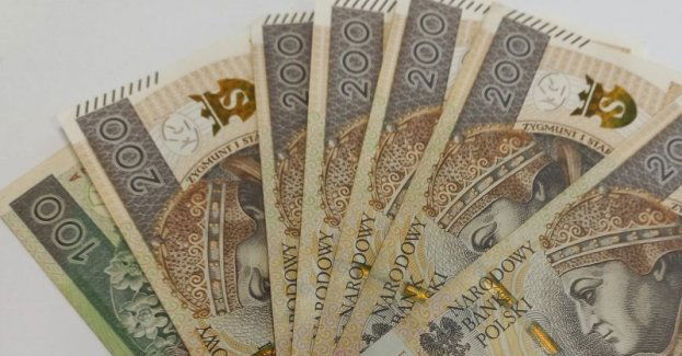 Zarzut oszustwa usłyszał mężczyzna, który wprowadził w błąd pracownika poczty i odebrał przekaz pieniężny przeznaczony dla obcej osoby