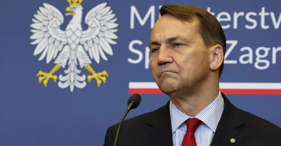 zdjęcie: Wypadek autokaru z polskimi turystami na Węgrzech; zginęło 12 osób, siedem jest w stanie bardzo ciężkim / Warszawa, 23.07.2026. Wicepremier, minister spraw zagranicznych RP Radosław Sikorski na konferencji prasowej po spotkaniu z minister spraw zagranicznych i ekspatriantów Palestyny Varsen Aghabekian Shahin w siedzibie MSZ w Warszawie, 23 bm. (amb) PAP/Albert Zawada