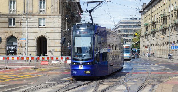 Miasto szykuje się na Dzień Wszystkich Świętych; zmiana organizacji ruchu, nowe parkingi i linie komunikacji zbiorowej