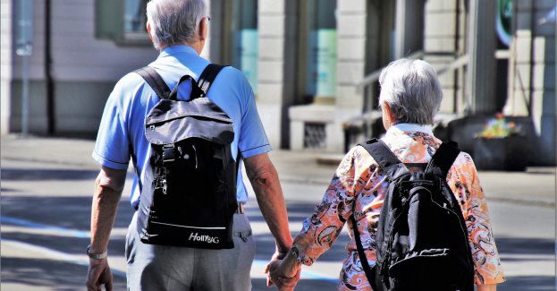 Puccy policjanci zatrzymali 41-letniego mężczyznę, który oszukał seniorów na kwotę 128 tys. zł.