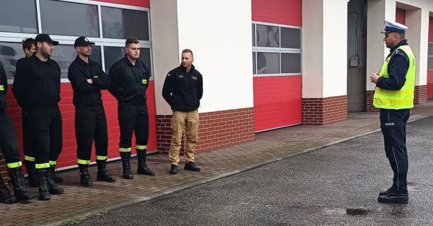 Policjanci szkolą strażaków