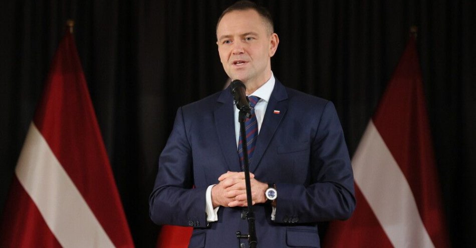 zdjęcie: Prezydent do Polaków: Polaków z Łotyszami łączą wspólne doświadczenia, wartości i cele / Ryga, Łotwa, 11.12.2025. Wizyta robocza Prezydenta RP w Republice Łotewskiej. Prezydent RP Karol Nawrocki podczas spotkania z Polakami mieszkającymi na Łotwie, 11 bm. w budynku Polskiej Szkoły Średniej im. Ity Kozakiewicz w Rydze. Szkoła ta działa w systemie bilingwalnym. (jm) PAP/Paweł Supernak