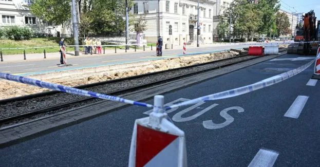 Warszawa: podczas przebudowy torowiska w Al. Solidarności znaleziono niewybuch