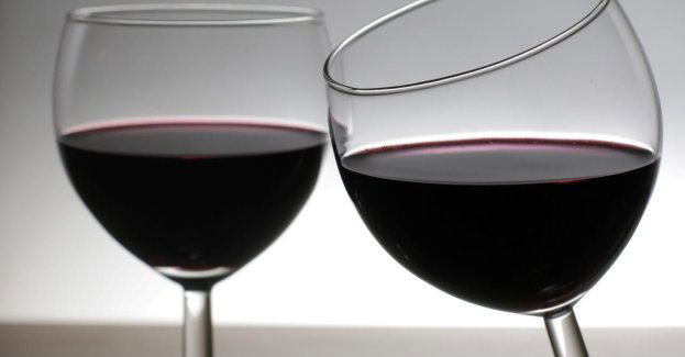 Nawet niewielka ilość alkoholu jest szkodliwa dla seniorów