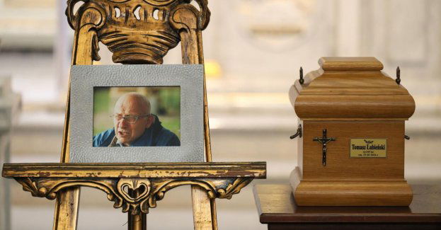 Pisarz Tomasz Łubieński spoczął na Starych Powązkach w Warszawie