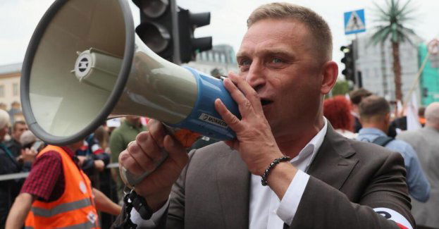 Bąkiewicz wezwany do prokuratury; ma usłyszeć zarzut znieważenia funkcjonariuszy