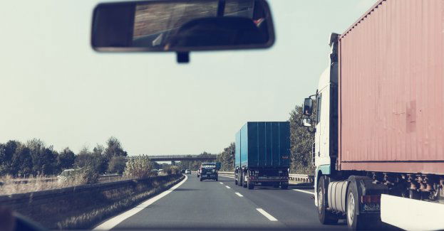Protestujący rolnicy przepuszczą tiry czekające w kolejce do przejścia w Dorohusku