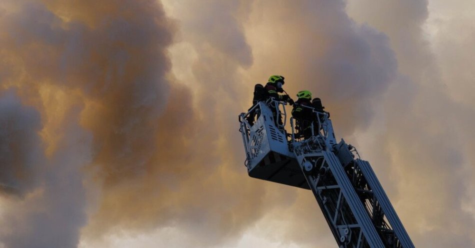 zdjęcie: W Wigilię doszło do 361 pożarów; zginęło 12 osób / Lublin, 25.12.2025. Pożar poddasza kościoła pw. Najświętszego Serca Pana Jezusa przy ul. Władysława Kunickiego w Lublinie, 25 bm. (aldg) PAP/Karol Zienkiewicz
***Do tego materiału zdjęciowego dostępna jest również depesza w systemie CSI, pt.: Lublin/ Pożar poddasza kościoła przy ul. Kunickiego***
