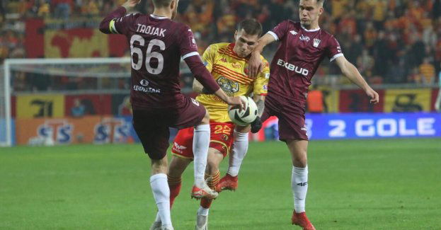 Ekstraklasa piłkarska - zwycięstwa faworytów, Jagiellonia wiceliderem