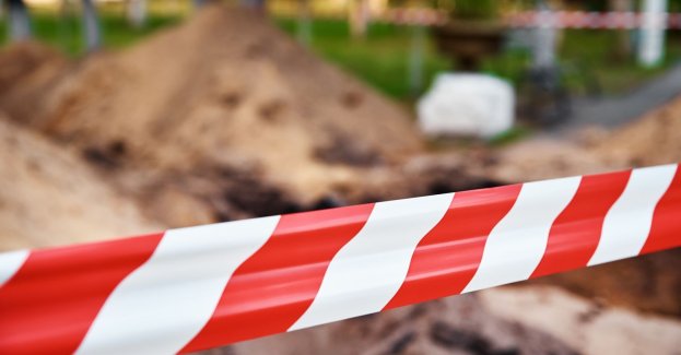 Ruch samochodów w kier. Łodzi odbywa się wahadłowo, z powodu ulewy obsunęła się skarpa