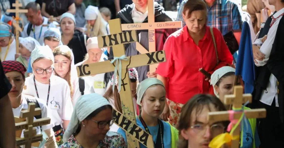 zdjęcie: Rozpoczęły się główne obchody prawosławnego święta Przemienienia Pańskiego na Grabarce / Grabarka, 18.08.2026. Uczestnicy pielgrzymki na Św. Górze Grabarce, 18 bm. Uczestnicy pieszych pielgrzymek docierają do prawosławnego sanktuarium na św. Górze Grabarce koło Siemiatycz w przeddzień głównych uroczystości święta Przemienia Pańskiego. Grabarka, nazywana często