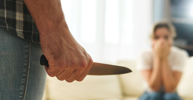 Areszt dla mężczyzny, który zranił partnerkę nożem i wymyślił napad